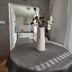 شقة Sunny Center Apartment, Free Parking