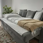 Sunny Center Apartment, Free Parking شقة بييشتِني