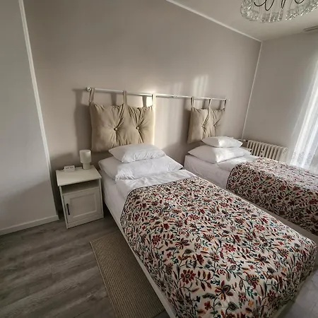 דירה Sunny Center Apartment, Free Parking פישטני