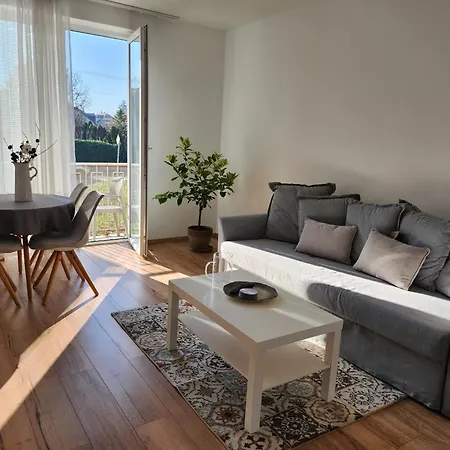 Sunny Center Apartment, Free Parking דירה פישטני