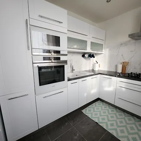 Sunny Center Apartment, Free Parking *