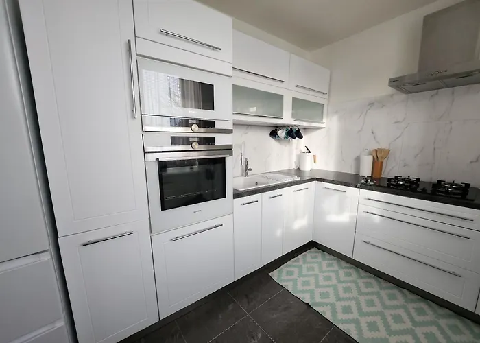 Sunny Center Apartment, Free Parking *